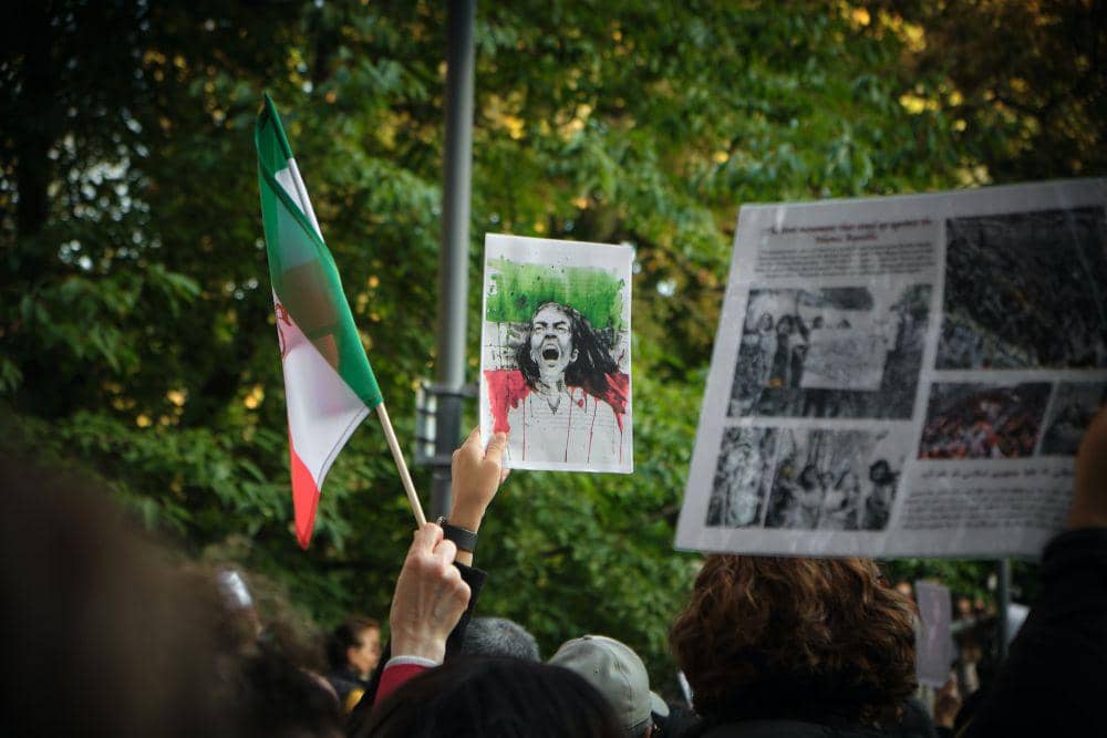 aksi solidaritas Iran di luar negeri (unsplash.com/Artin Bakhan)