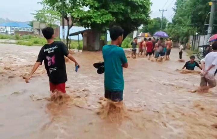 Foto kondisi banjir genangi ruas jalan di Kelurahan Santi (Dok/Istimewa)