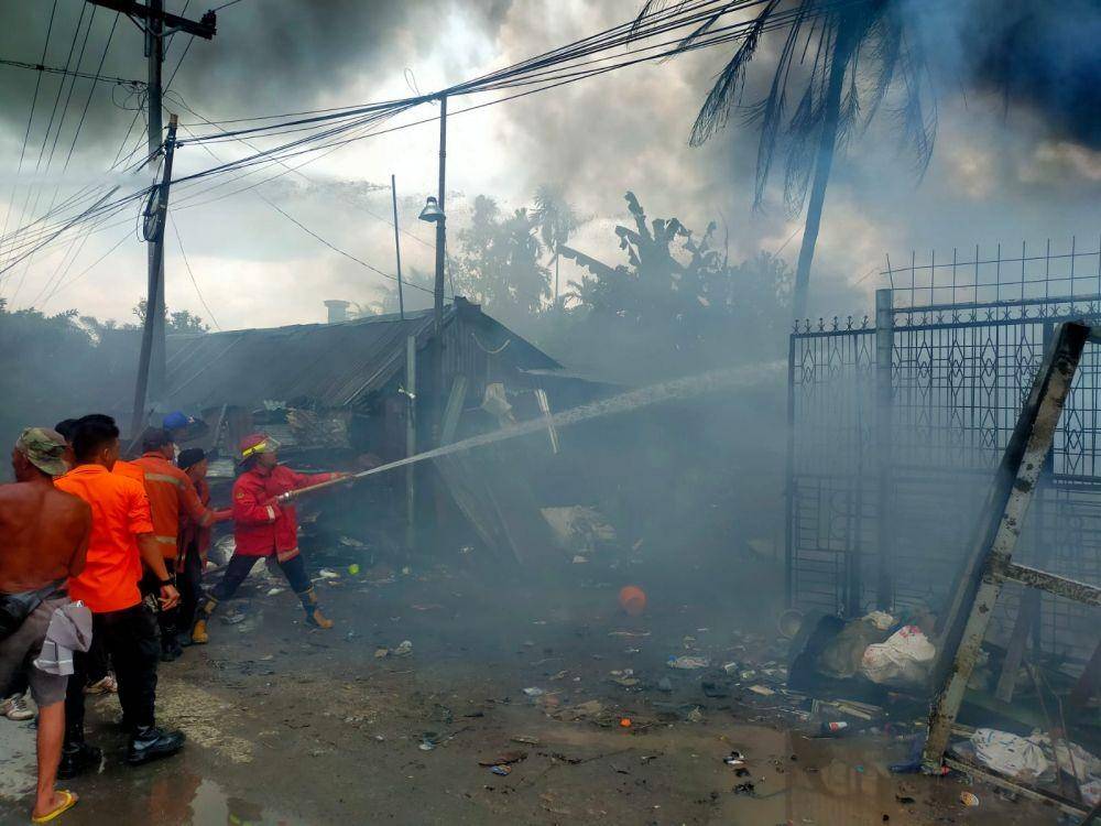 Gudang botot yang hangus dilalap si jago merah di Binjai (IDN Times/ istimewa)