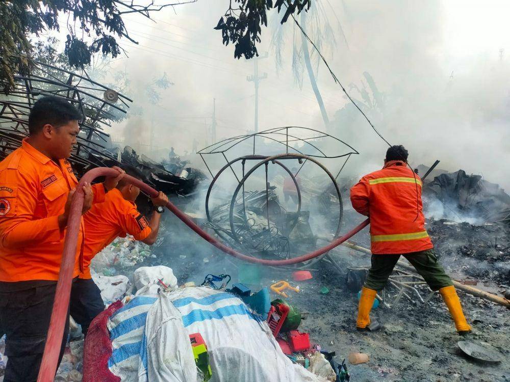 Gudang botot yang hangus dilalap si jago merah di Binjai (IDN Times/ istimewa)