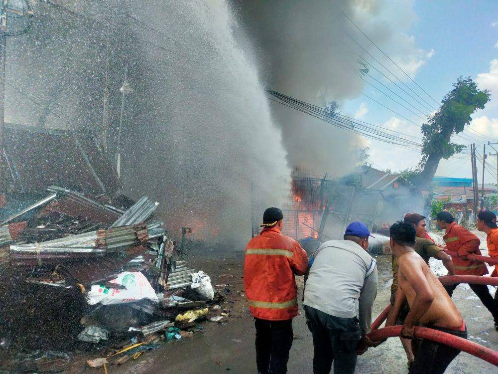 Gudang botot yang hangus dilalap si jago merah di Binjai (IDN Times/ istimewa)