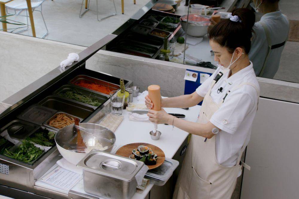 Jung Yu Mi di Jinny's Kitchen (dok. Prime Video/Jinny's Kitchen)