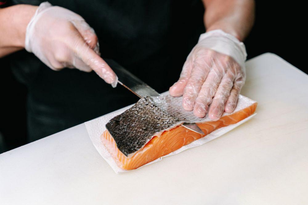 5 Cara Menyimpan Salmon agar Tahan Lama dan Tidak Bau