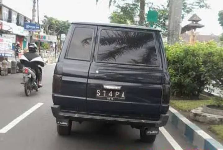 potret lucu nomor kendaraan saat dibaca (facebook.com/Akbar Cholid)