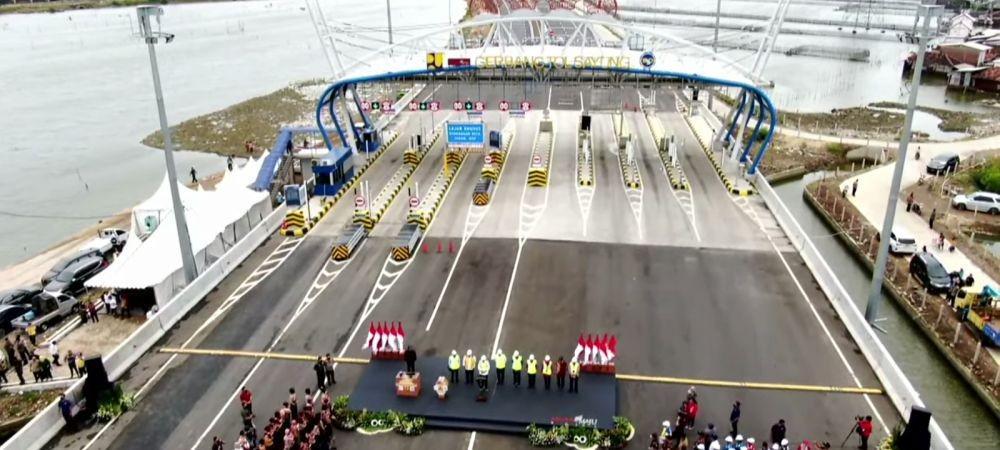 Penampakan tol Semarang-Demak Seksi II Sayung yang diresmikan Presiden Jokowi Sabtu siang. (IDN Times/Tangkapan layar YouTube Sekretariat Presiden)