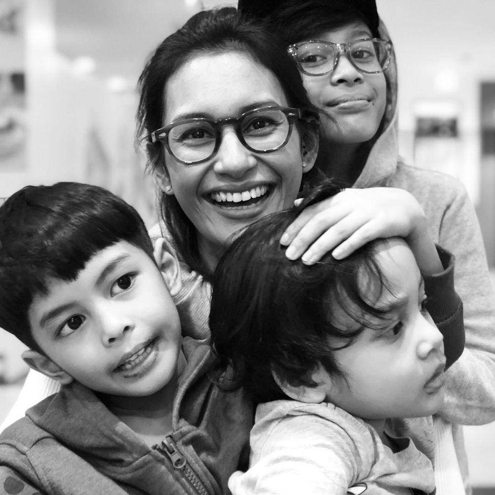 potret Raihaanun dan tiga anaknya (instagram.com/raihaanun)
