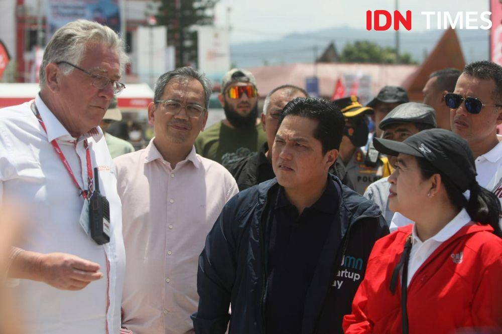 Ketua DPR Puan Maharani bersama Menteri BUMN Erick Thohir saat meninjau F1H2O (IDN Times/Prayugo Utomo)