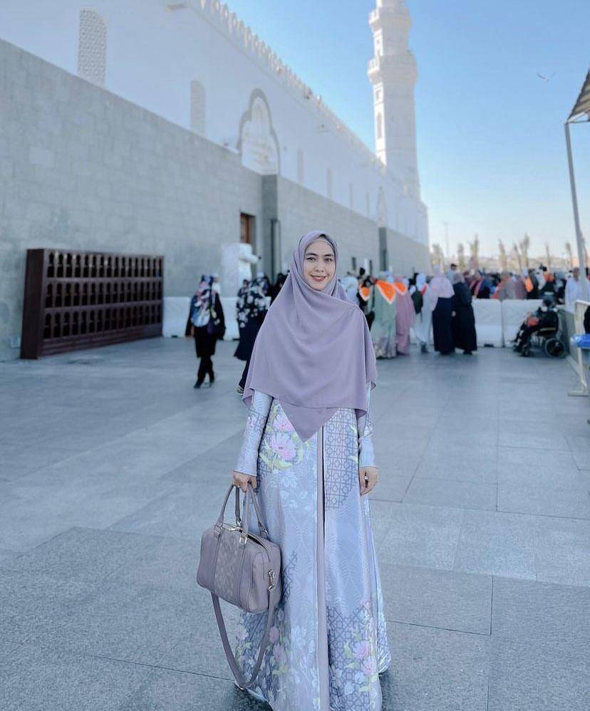 momen Oki Setiana Dewi dan keluarga umrah (instagram.com/okisetianadewi)