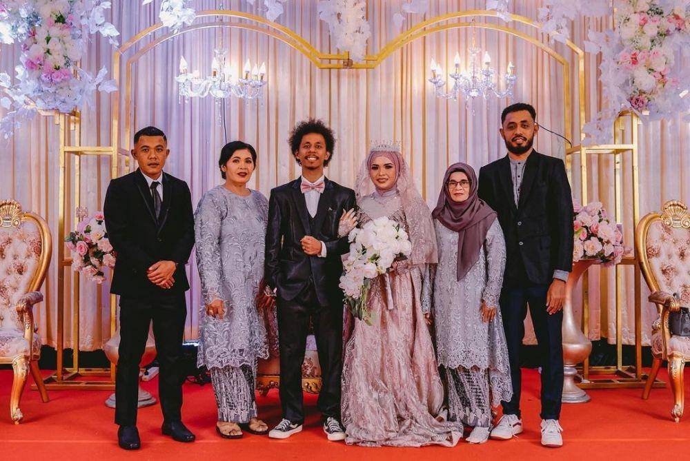 potret pernikahan Raim Laode dan Komang (Instagram.com/raimlaode)