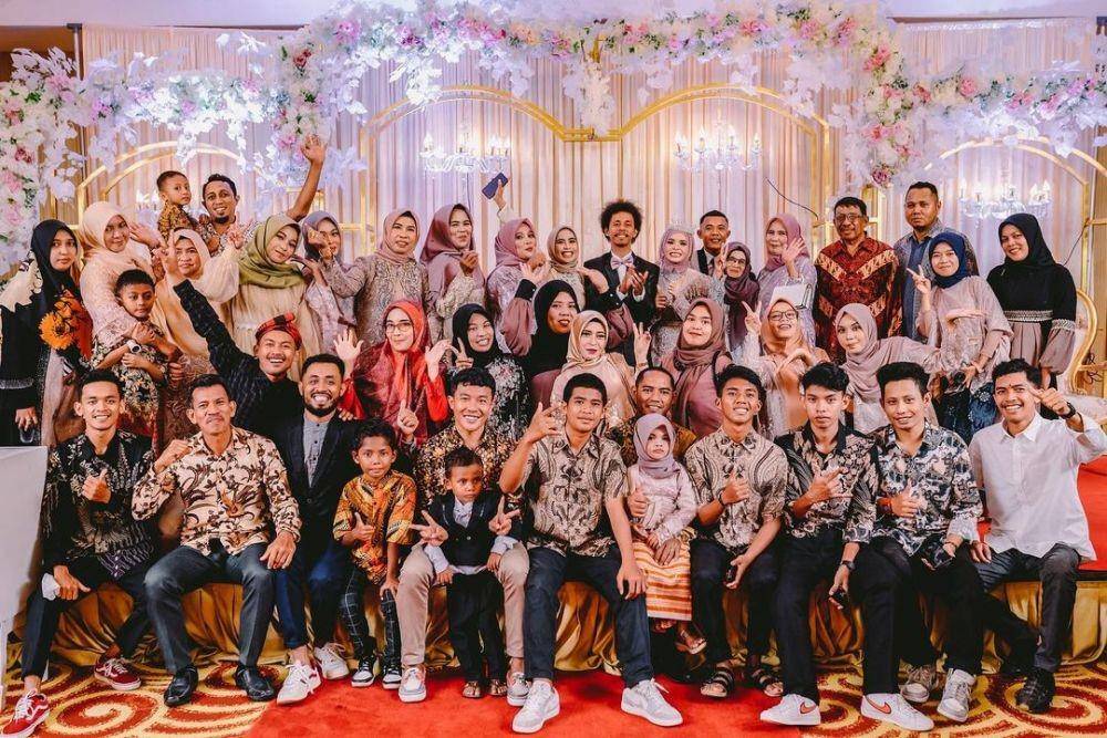 potret pernikahan Raim Loade dan Komang (Instagram.com/raimlaode)