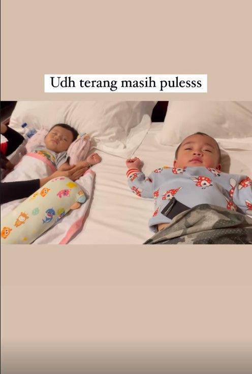 Rayyanza di ulang tahun Ameena (instagram.com/riniperdiyanti)