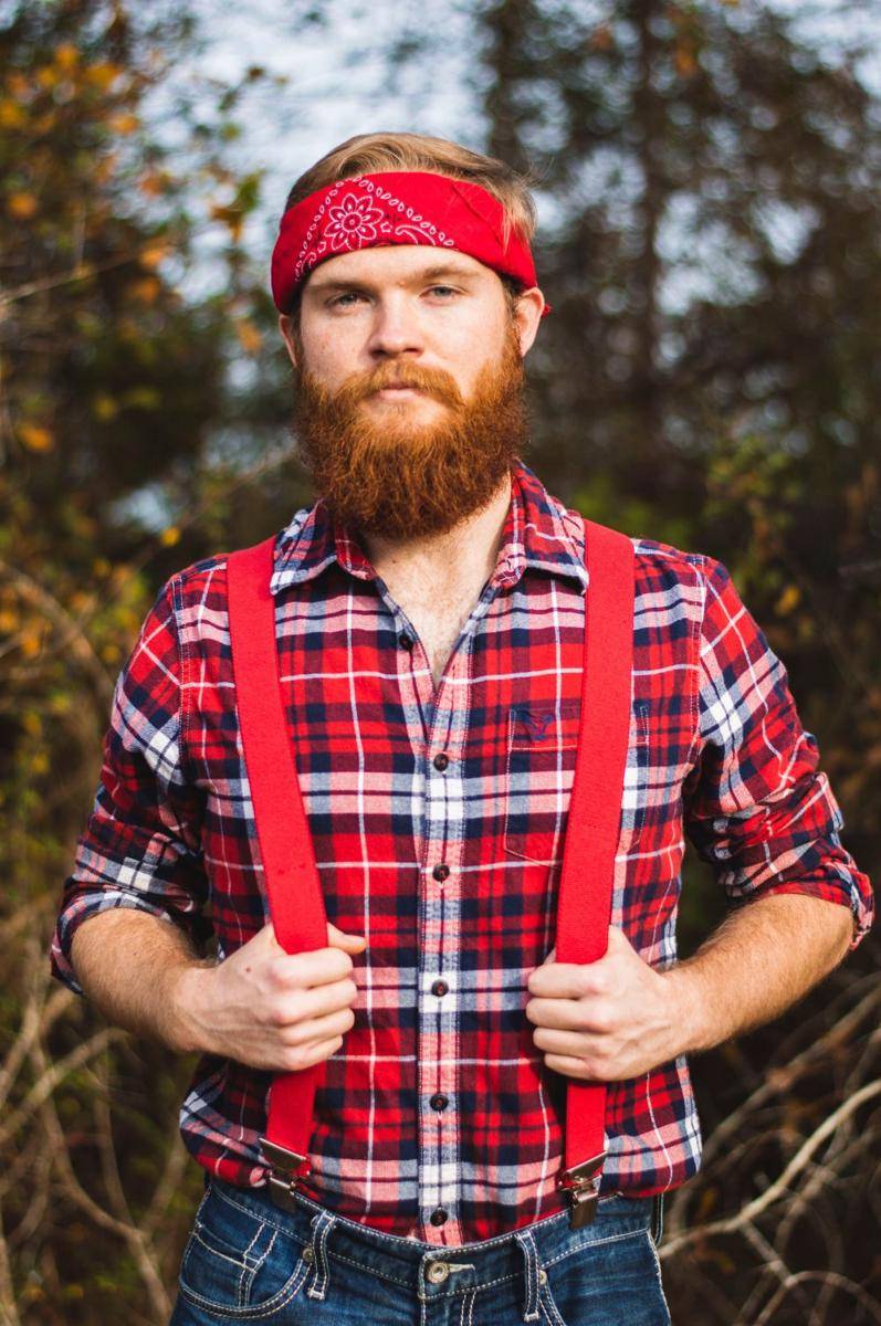 Ilustrasi kemeja flanel pria (unsplash.com/Abby Savage)