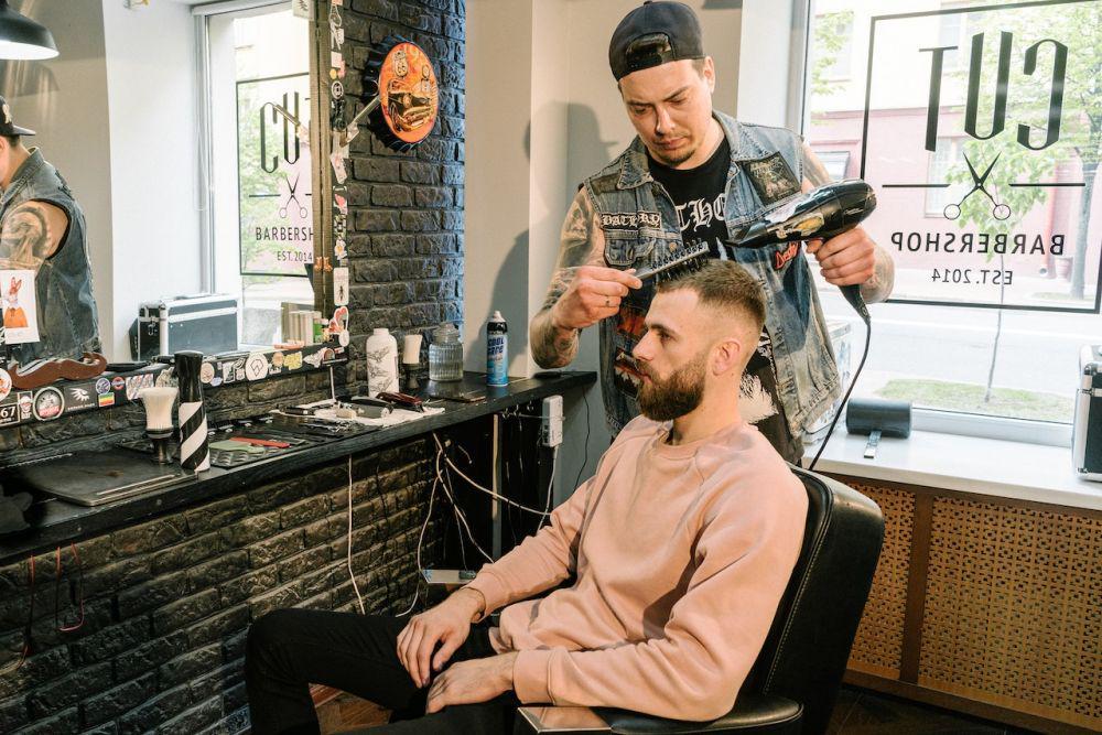 5 Manfaat Menggunakan Powder Rambut, Bikin Tampilanmu Kian Menarik