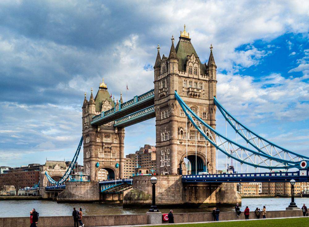 Tower Bridge (unsplash.com/@bush_o_graphy)