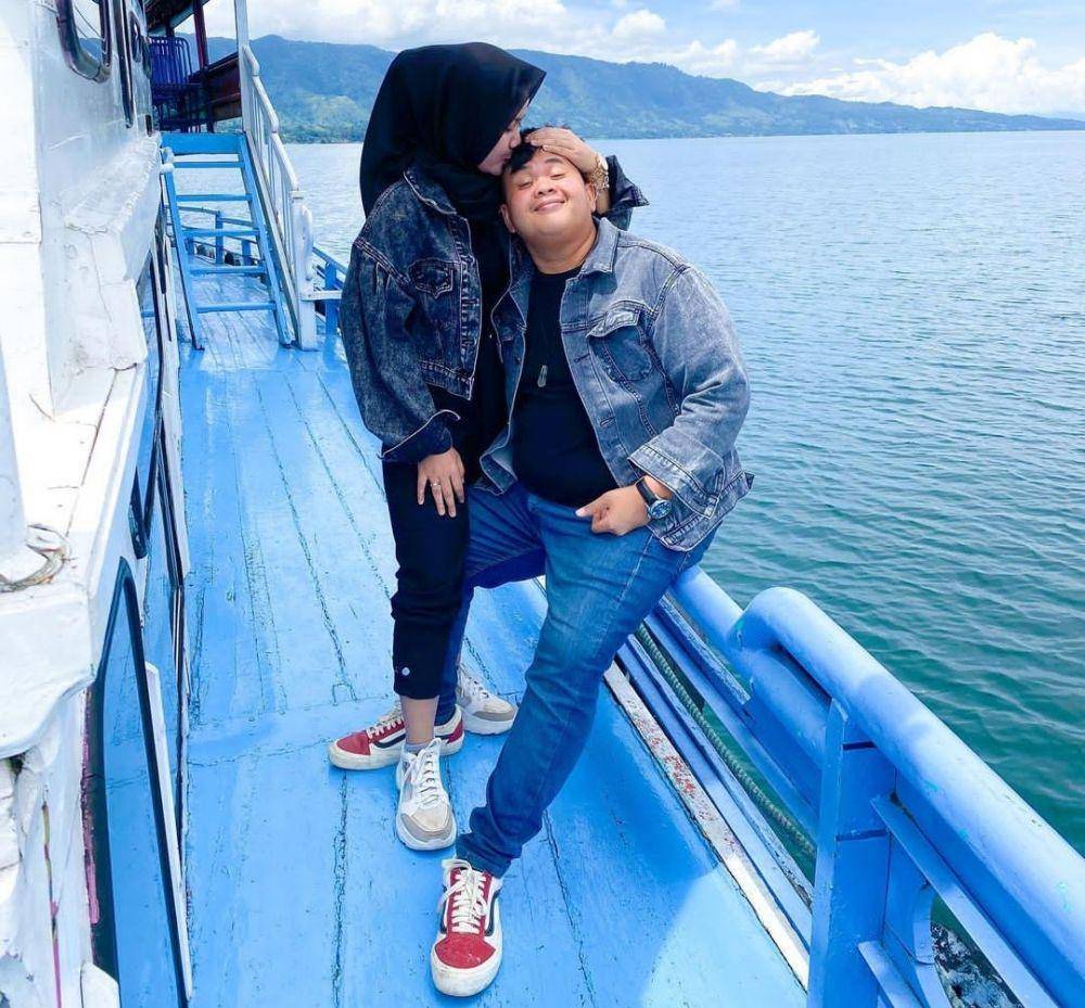 Lolox bersama istri (instagram.com/chikaradix)