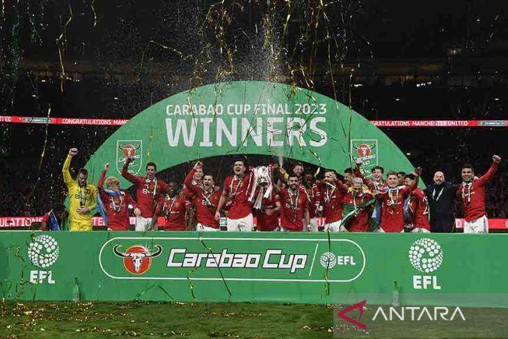 MU menjuarai gelar Piala Liga Inggris. (ANTARA FOTO/REUTERS/Tony Obrien)