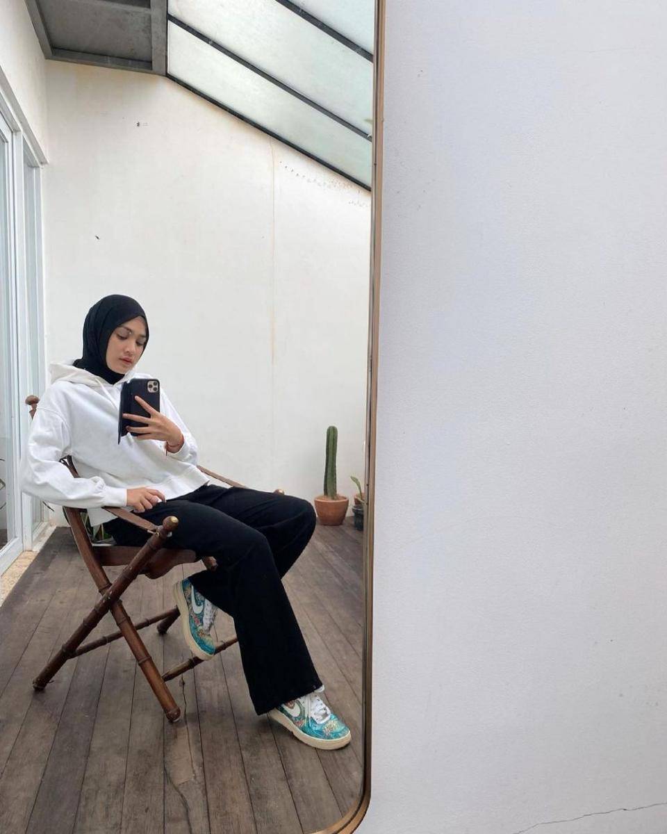 ide outfit hijab semi formal ala Cut Syifa (instagram.com/cutsyifaa)