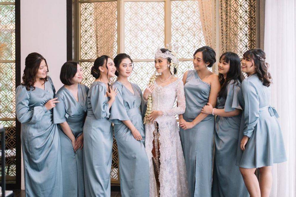 Kebaya dan dress bridemaid. (instagram.com/deaauliaf)