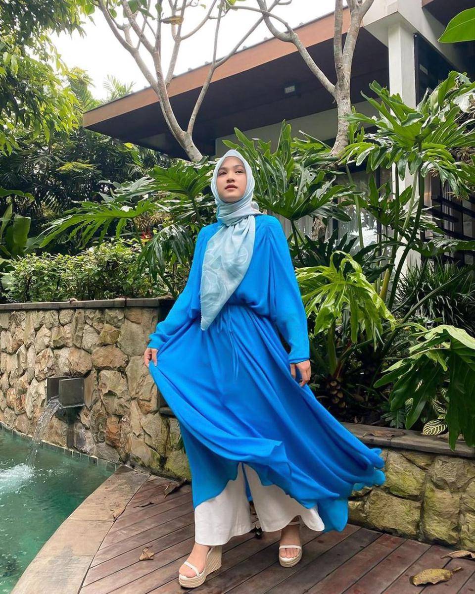 ide outfit hijab semi formal ala Cut Syifa (instagram.com/cutsyifaa)
