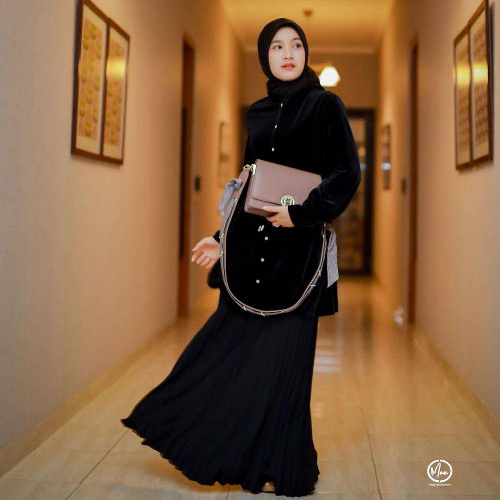ide outfit hijab semi formal ala Cut Syifa (instagram.com/cutsyifaa)