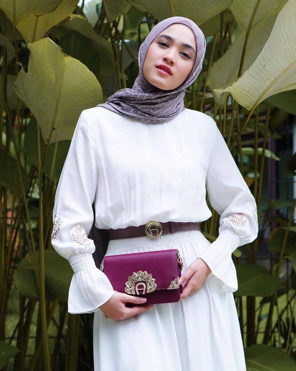 ide outfit hijab semi formal ala Cut Syifa (instagram.com/cutsyifaa)