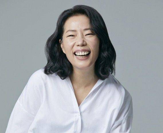 Shim So Young (instagram.com/starweave_official)