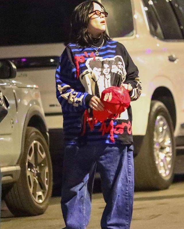 potret Billie Eilish (instagram.com/dressedlikeparents)