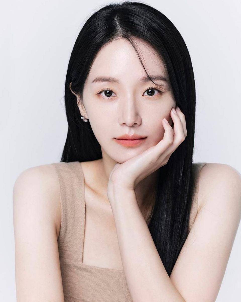 Park Gyu Young (instagram.com/lavieenbluu)