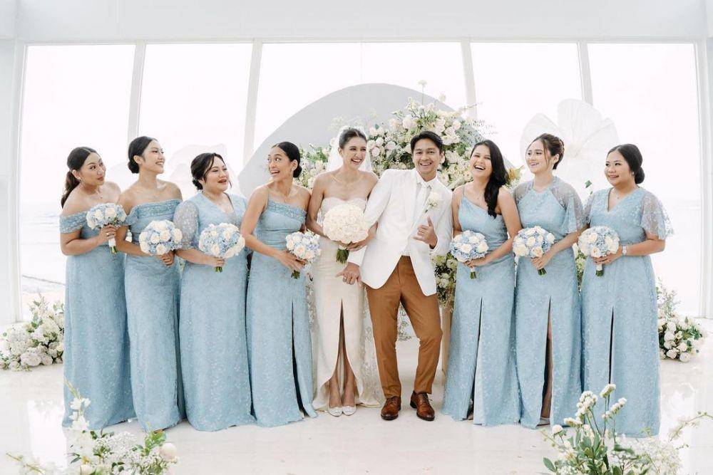 Dress dan kebaya bridesmaid. (instagram.com/yunitasiregar)