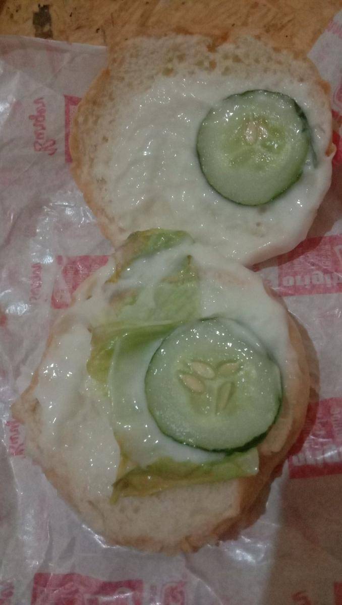 makan gak sesuai realita (twitter.com/sputnikgyemin)