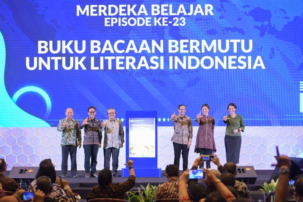 Menteri Pendidikan, Kebudayaan, Riset, dan Teknologi (Mendikbudristek), Nadiem Anwar Makarim, saat peluncuran Merdeka Belajar Episode ke-23 di Kantor Kemendikbudristek, Jakarta, Senin (27/2/2023). (Dok. Kemendikbudristek)