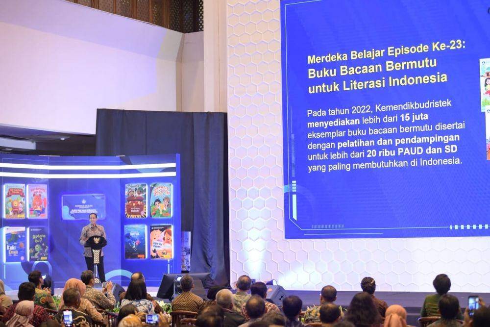 Menteri Pendidikan, Kebudayaan, Riset, dan Teknologi (Mendikbudristek), Nadiem Anwar Makarim, saat peluncuran Merdeka Belajar Episode ke-23 di Kantor Kemendikbudristek, Jakarta, Senin (27/2/2023). (Dok. Kemendikbudristek)