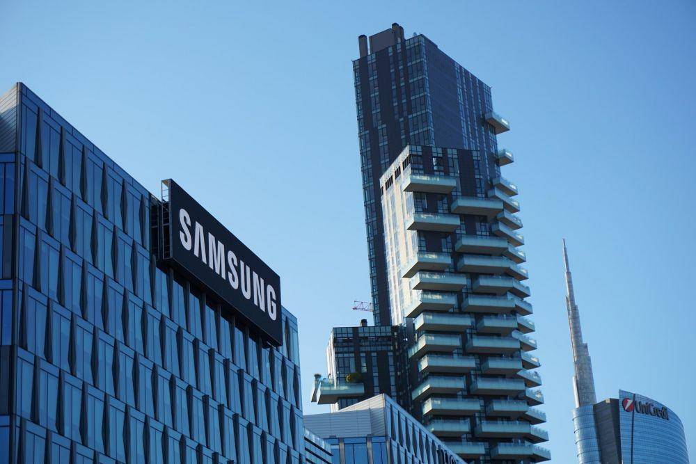 ilustrasi gedung Samsung (Unsplash/ Babak Habibi)