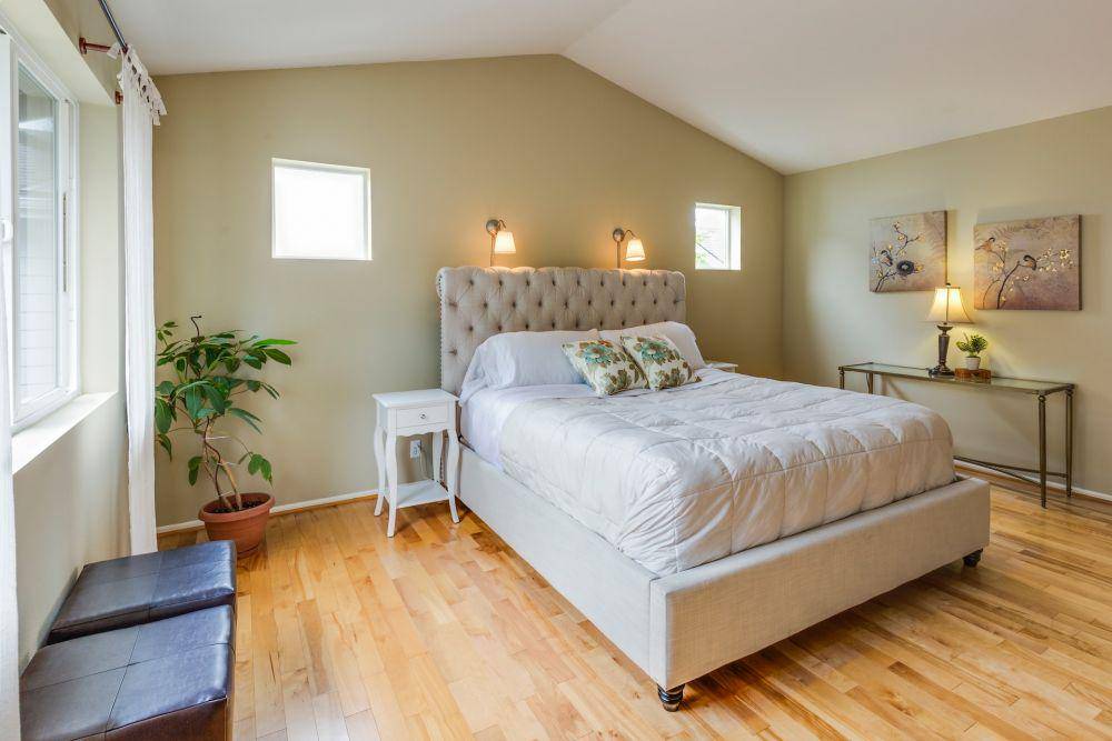 ide desain kamar tidur bernuansa hijau (unsplash.com/Francesca Tosolini)