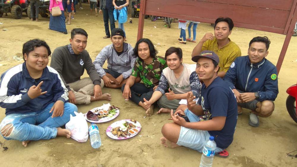 6 Rekomendasi Warung Seafood di Pantai Gemah Tulungagung