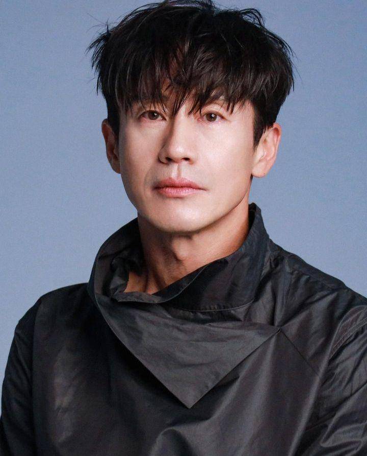 Shin Ha Kyun (instagram.com/hoduent)