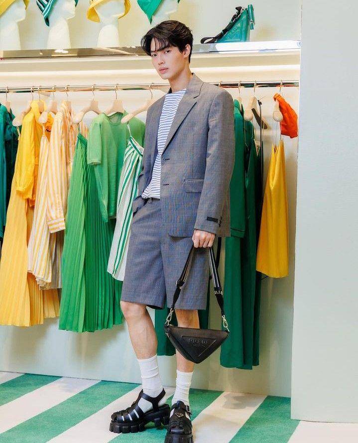 outfit short pants ala Win Metawin (instagram.com/winmetawin)