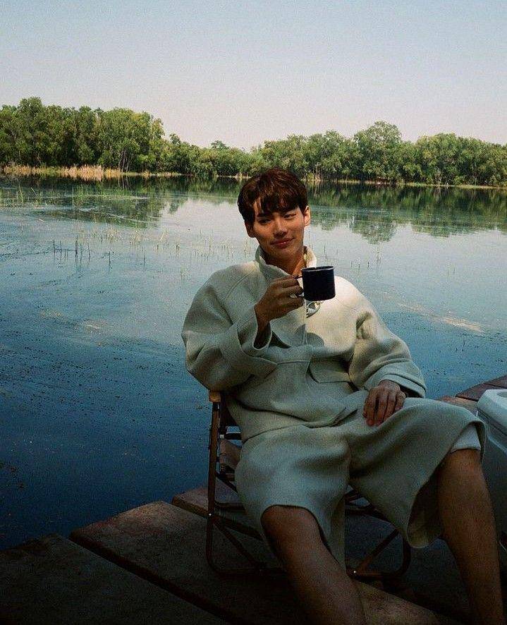 outfit short pants ala Win Metawin (instagram.com/winmetawin)