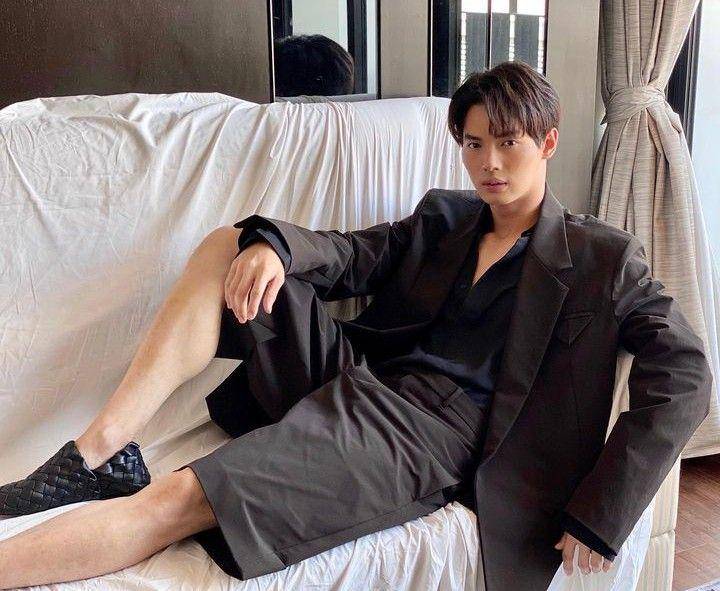 outfit short pants ala Win Metawin (instagram.com/winmetawin)