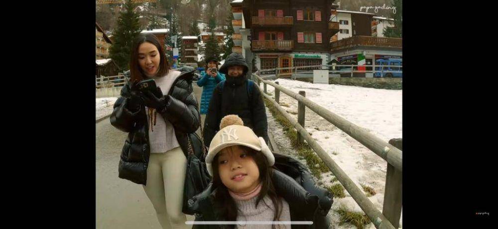 momen seru Gempi liburan bareng Papa Gading. (youtube.com/Papa Gading)