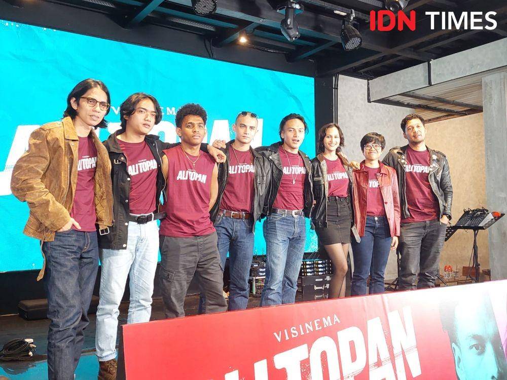 Film Ali Topan saat konferensi pers di Kopi Bajawa Flores Kemang, Jakarta Selatan pada Senin, 27 Februari 2023. (IDN Times/Erfah Nanda)