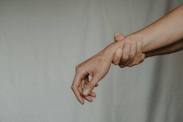 ilustrasi terluka (pexels.com/Anete Lusina)