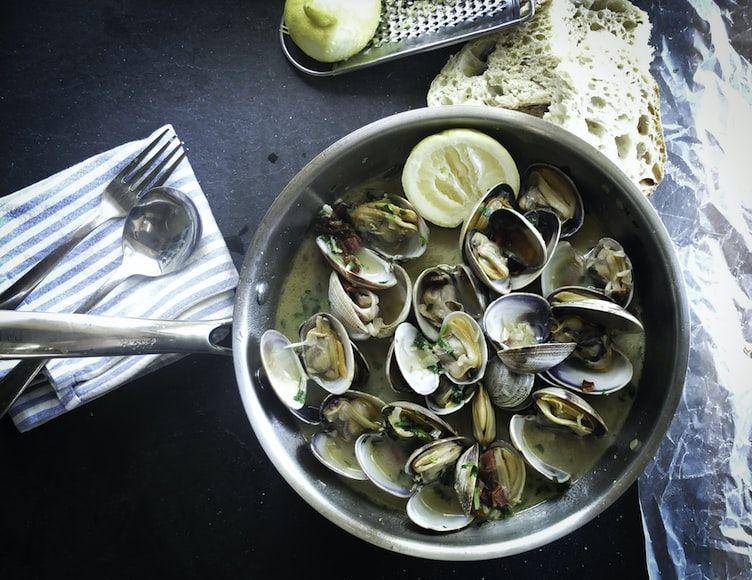 Ilustrasi olahan seafood. (Unsplash/Adrien Sala)