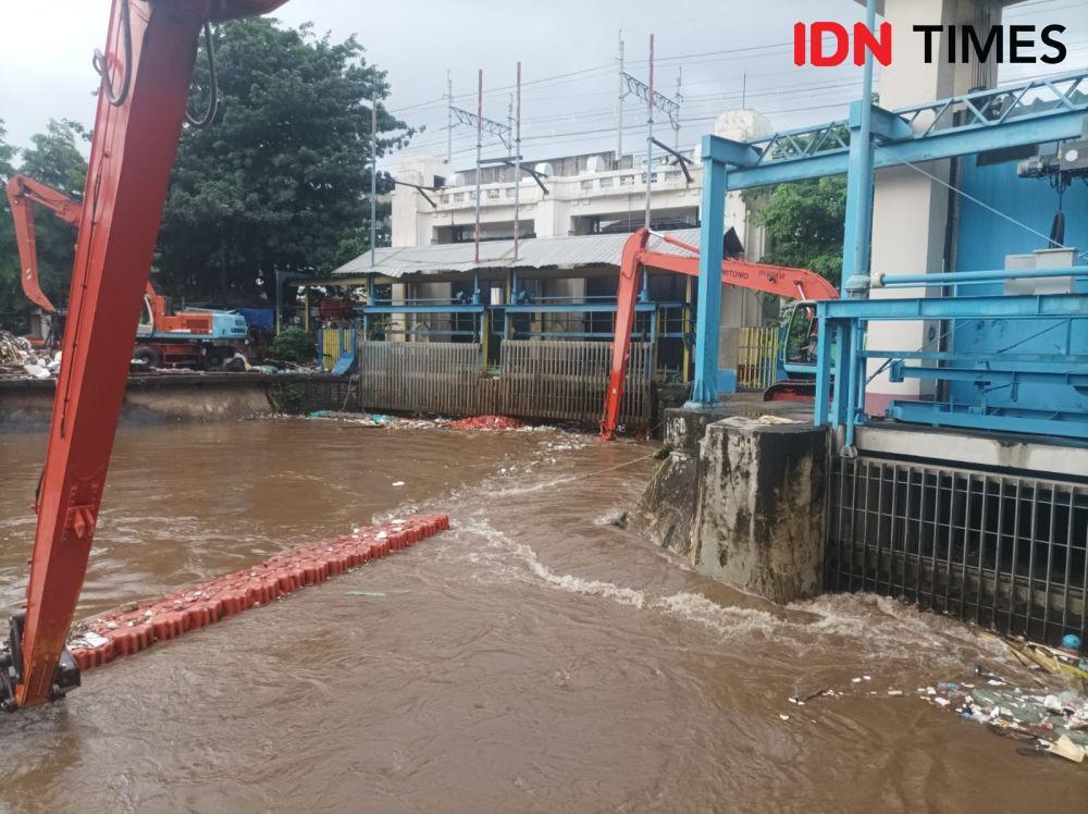 Waspada, Hujan Deras di Jakarta Picu Pintu Air Manggarai Siaga III