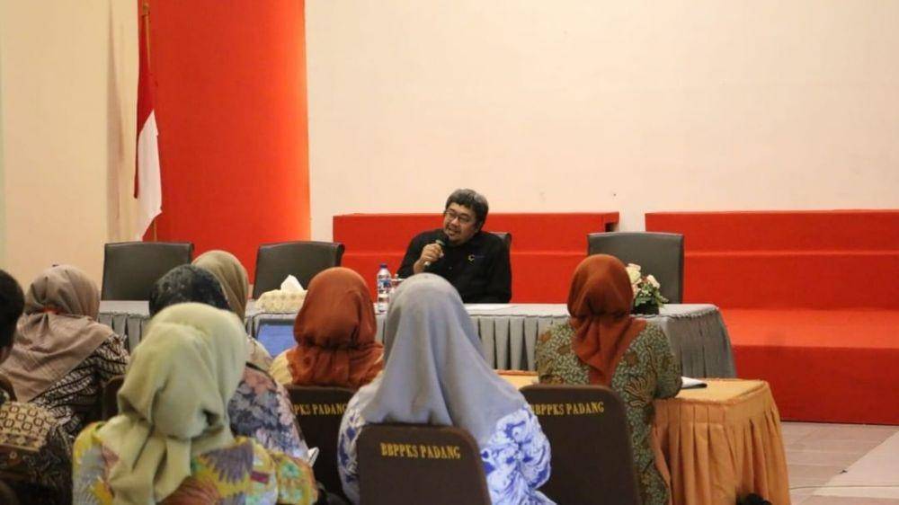 Kegiatan pelaksanaan Pelatihan Teknis SSIKS-NG Batch-11 digelar 22-25 Februari 2023 di Kampus II BBPPKS Padang, Kota Padang, Sumatera Barat. Peserta terdiri dari operator dari pemerintah daerah dan provinsi. (Dok. Kemensos)