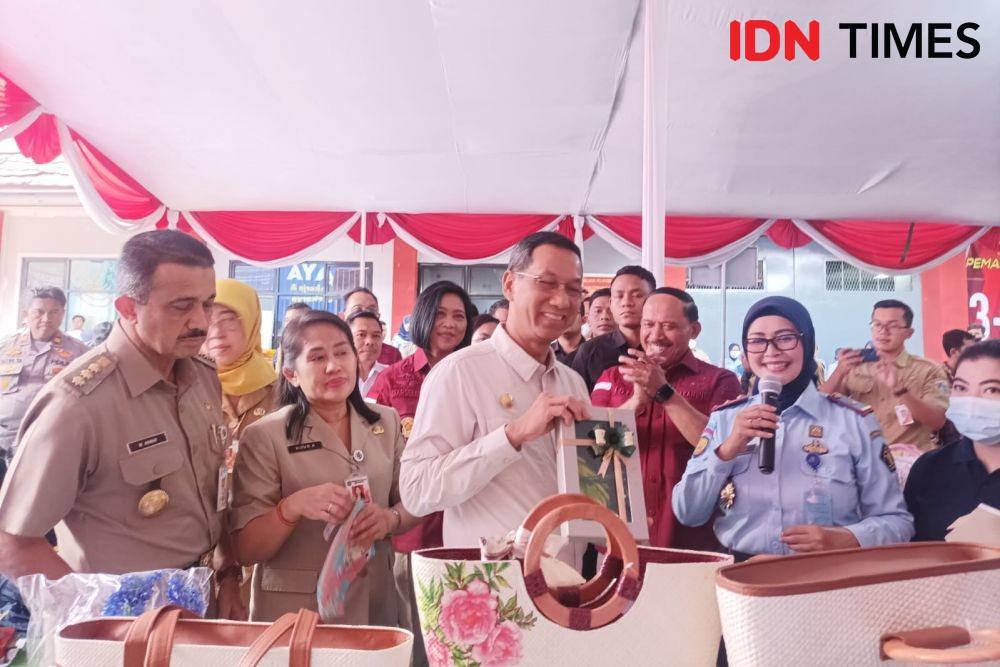 Heru Borong Hasil Kerajinan, Penghuni Lapas Perempuan DKI Full Senyum