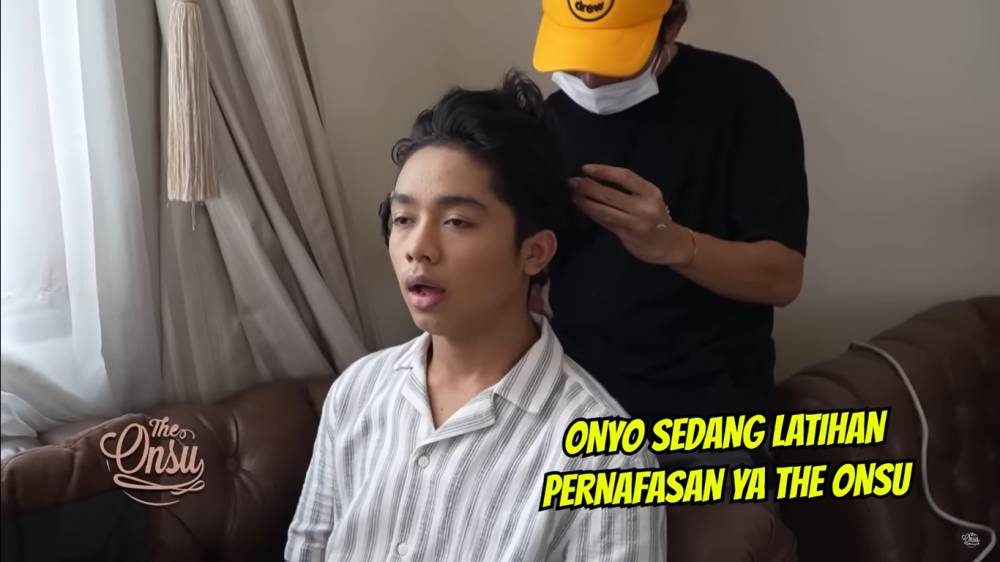 Betrand berlatih pernapasan (youtube.com/The Onsu Family)
