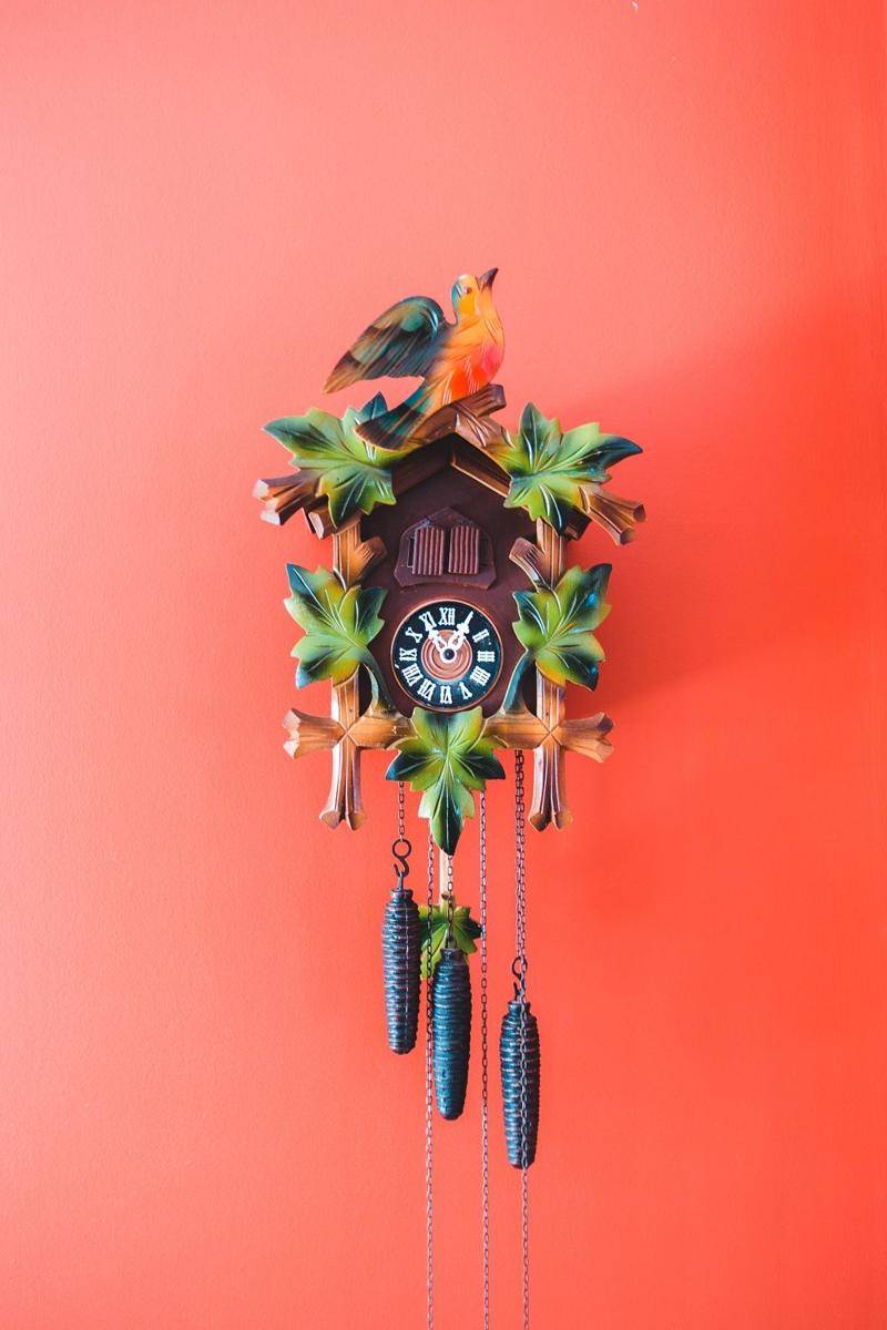 inspirasi jam dinding unik (unsplash.com/@introspectivedsgn)