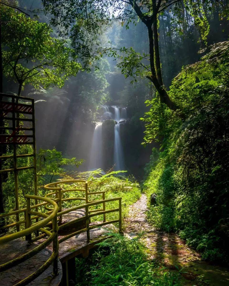 Air Terjun Grenjengan Kembar(instagram.com/sugeng_prayitn97)