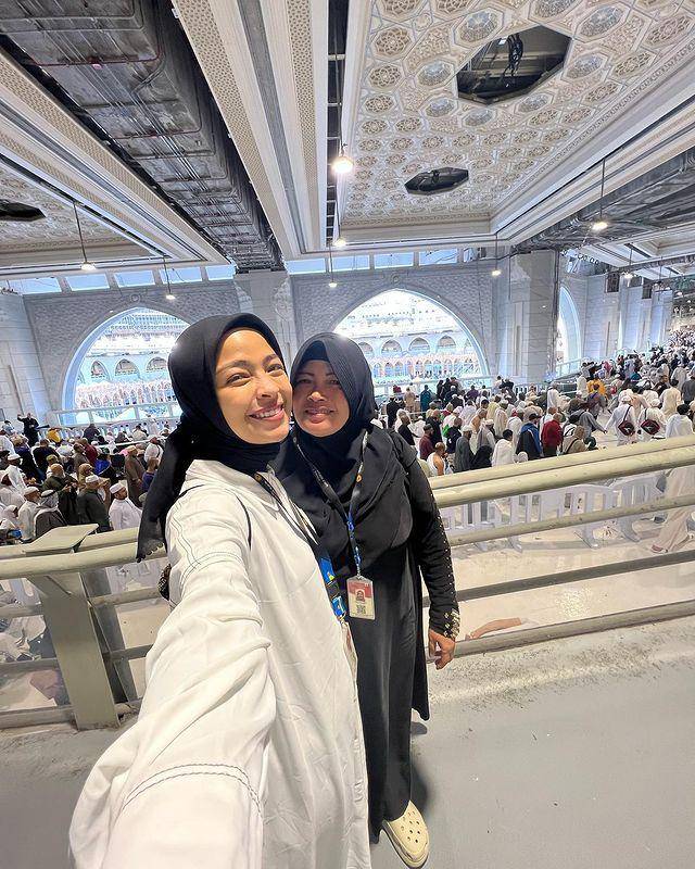 potret selebritas ibadah Umroh (instagram.com/tantrisyalindri)